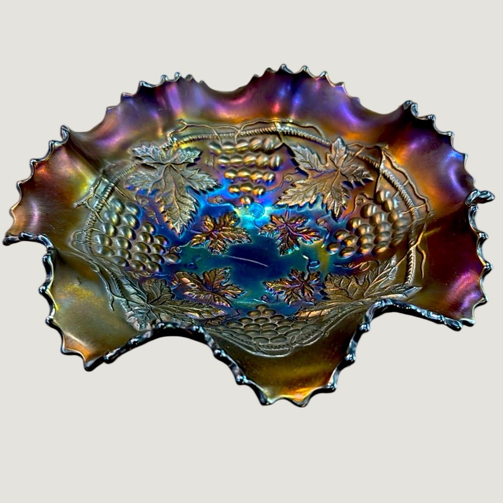 NORTHWOOD GRAPE AND CABLE PATTERN CARNIVAL GLASS Ruffled‎ Rim Purple Color